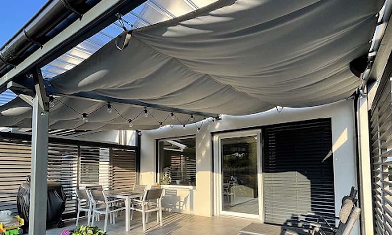 Wie seilgespannte Markisen vor Sonne und Regen schützen