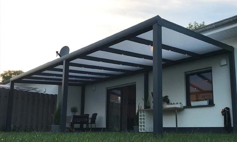 Terrassenüberdachungs-Arten & Kosten: So findest du das richtige Modell für dein Budget